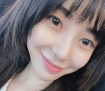 <i>Less Makeup</i> Kwon Mina tetap <i>On point</i>