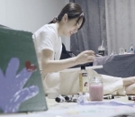 Pesona Kwon Mina Saat Melukis