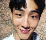 Senyum imut nan menggemaskan