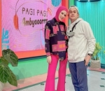 Menjadi pembicara dan Bintang tamu