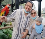  Seru-seruan bertiga ke kebun binatang