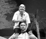 Bersahabat dengan sesama artis