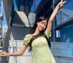 Menyatu dengan alam, miyeon kenakan <i>dress</i> hijau