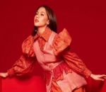 Elegan dengan warna merah terang