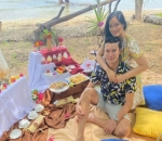 Potret piknik bak pengantin baru