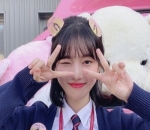 Pose Imut Mengenakan Seragam Sekolah