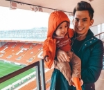<i>Like father like son</i>, Okin dan Xabiru penggemar bola?
