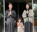 Kompak Bersama Ibu Dan Kakak