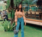Millen <i>Super chic</i> dengan jeans dan <i>off shoulder blouse</i>