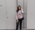 Tak melulu seksi, Millen tampil dengan gaya kasual