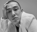 Yoo Ah In potong cepak makin terlihat seksi