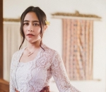 Kenakan baju adat bali, Prilly Penuh pesona
