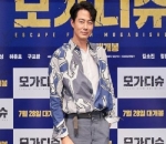 Potret Tampan Jo In Sung dalam balutan busana simpel kasual