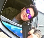 Potret <i>Mirror Selfie</i> Rendi