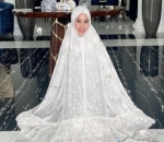 Adem Dengan Mukena Premium