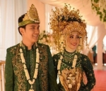 Momen bahagia saat pernikahan 