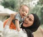 Menikmati Momen Bahagia Bersama