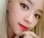 Momen imut Jeongyeon dengan anjing