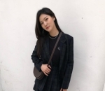 Kim Sae Ron Kenakan OOTD Serba Hitam