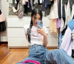 Potret <i>Mirror Selfie</i>