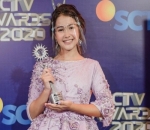 Sandrinna memenangkan penghargaan