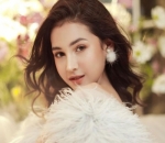 <i>Beauty shot</i> Sandrinna dalam balutan gaun 