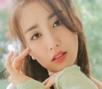 Tatapannya imut banget