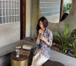 Pose Ngopi cantik