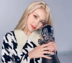 Jeon somi menangkan penghargaan