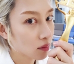 Potret <i>Selfie</i> Bersama Piala