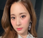 Tzuyu kian menawan dengan aksesoris berkilauan