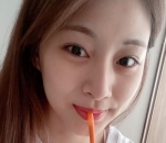 Imutnya tzuyu saat ngemil 