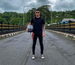 <i>Manly</i> Dengan OOTD Serba Hitam