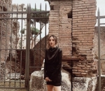 <i>Stunning</i> dengan OOTD simpel