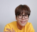 Imut dengan kacamata