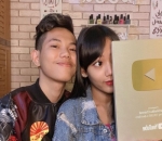 Potret Mesra Tegar Bersama Istri