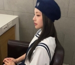 Menawannya Yeji dalam baju sailor