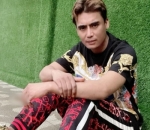 Tampil nyentrik namun kece