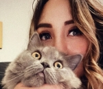 Bersama Kucing Kesayangan