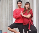 Enerjik ikuti kelas prenatal yoga 