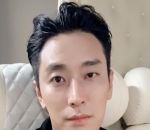  Tampan meski <i>Selfie expressionless </i>
