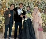 Hadiri Kondangan Berdua