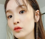 Berpose imut menggemaskan