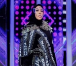 Kenakan Gaun Berkonsep <i>Out Of The Box</i>