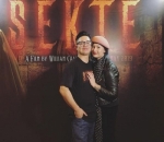 Momen romantis saling dukung 