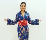 Momen nirina bergaya feminin 