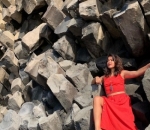 Nirina <i>Stunning in red</i>