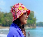 Nirina Super <i>chic</i> saat ke pantai