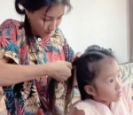 Belajar keras demi bisa kepang anak