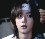 Potret kece Beomgyu dengan <i>headband</i>